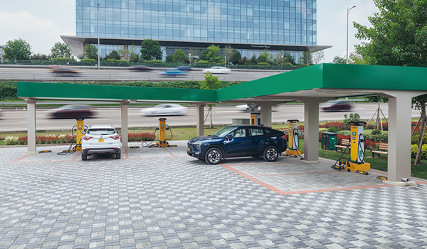 60 kW 120 kW 180 kW 240 kW Ultra-Fast Highway DC EV Charger CCS2